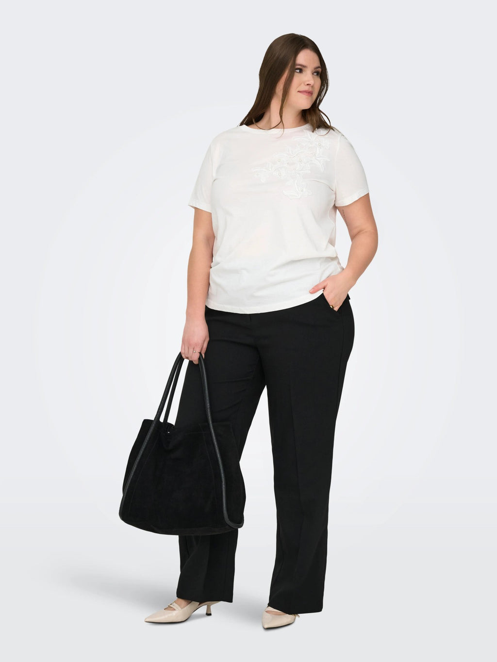 Camiseta Tallaje especial con bordado de Carmakoma