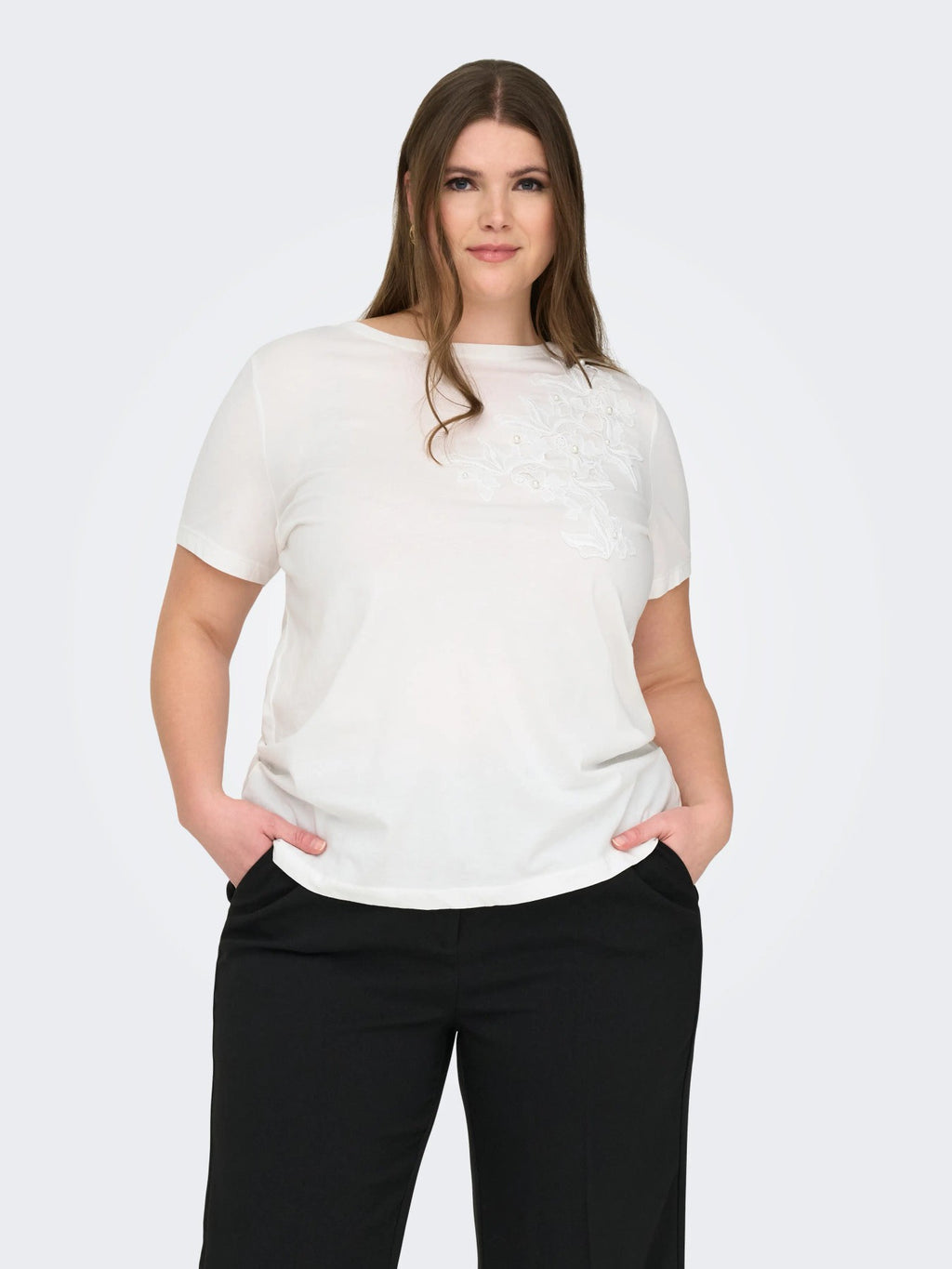 Camiseta Tallaje especial con bordado de Carmakoma