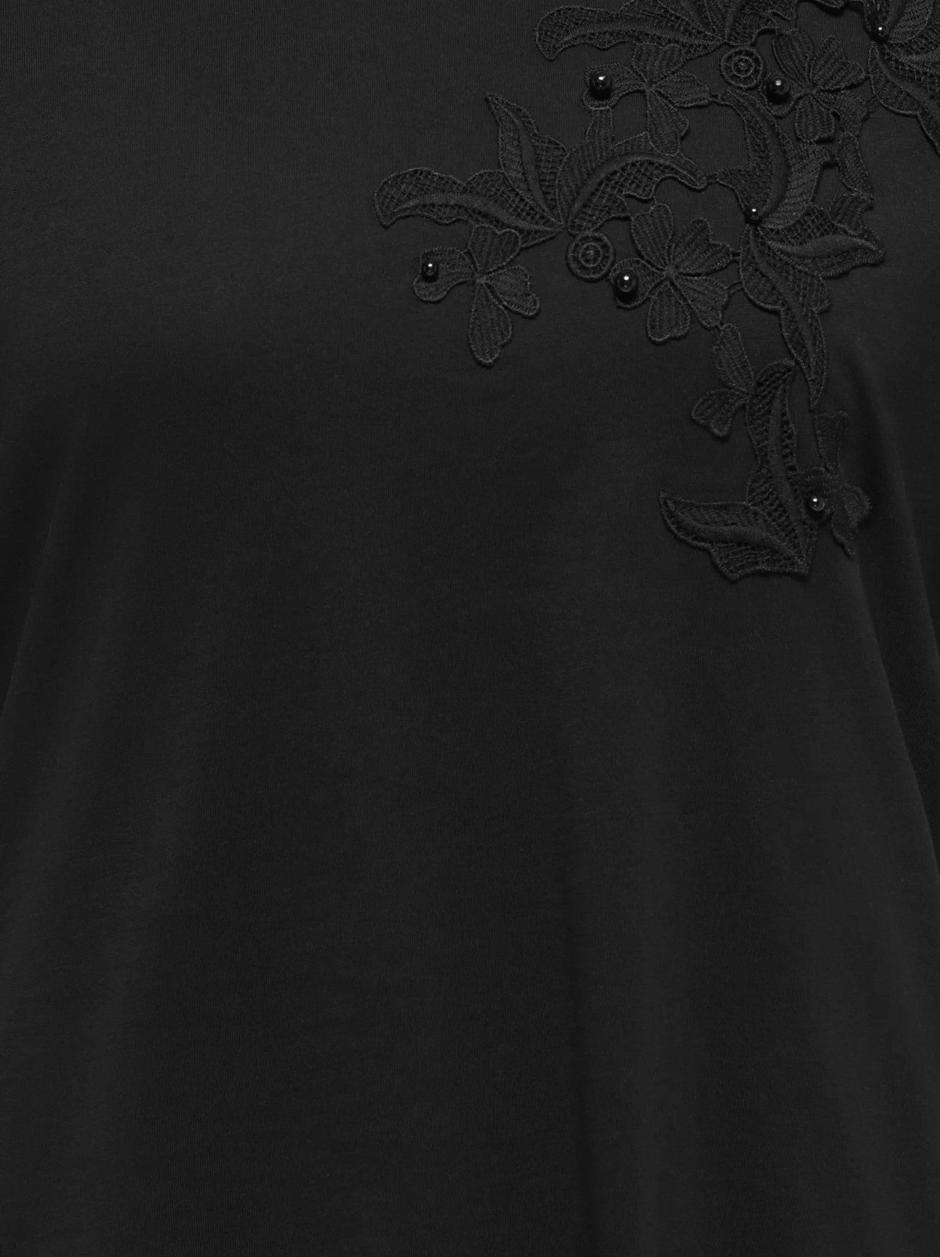 Camiseta Tallaje especial con bordado de Carmakoma