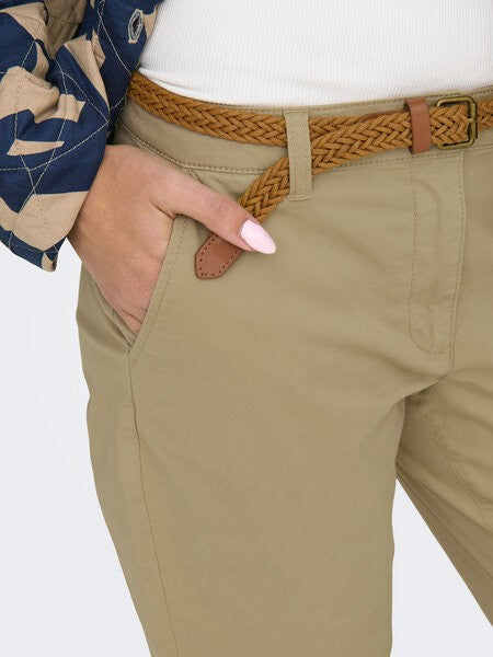 Pantalón chino con cinturón de Jacqueline de Yong