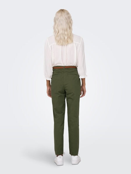 Pantalón chino con cinturón de Jacqueline de Yong