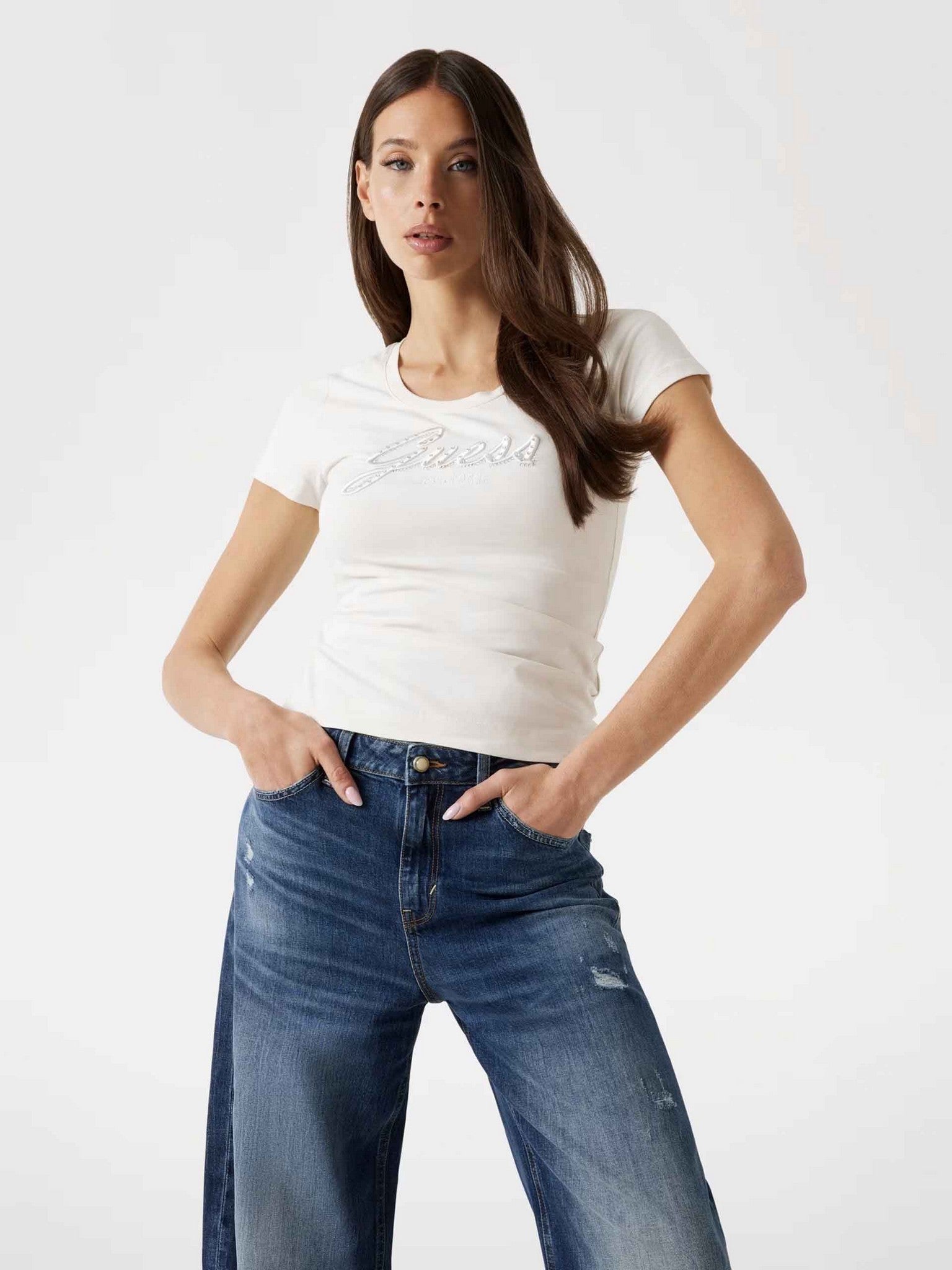 Camiseta bordado logo de Guess