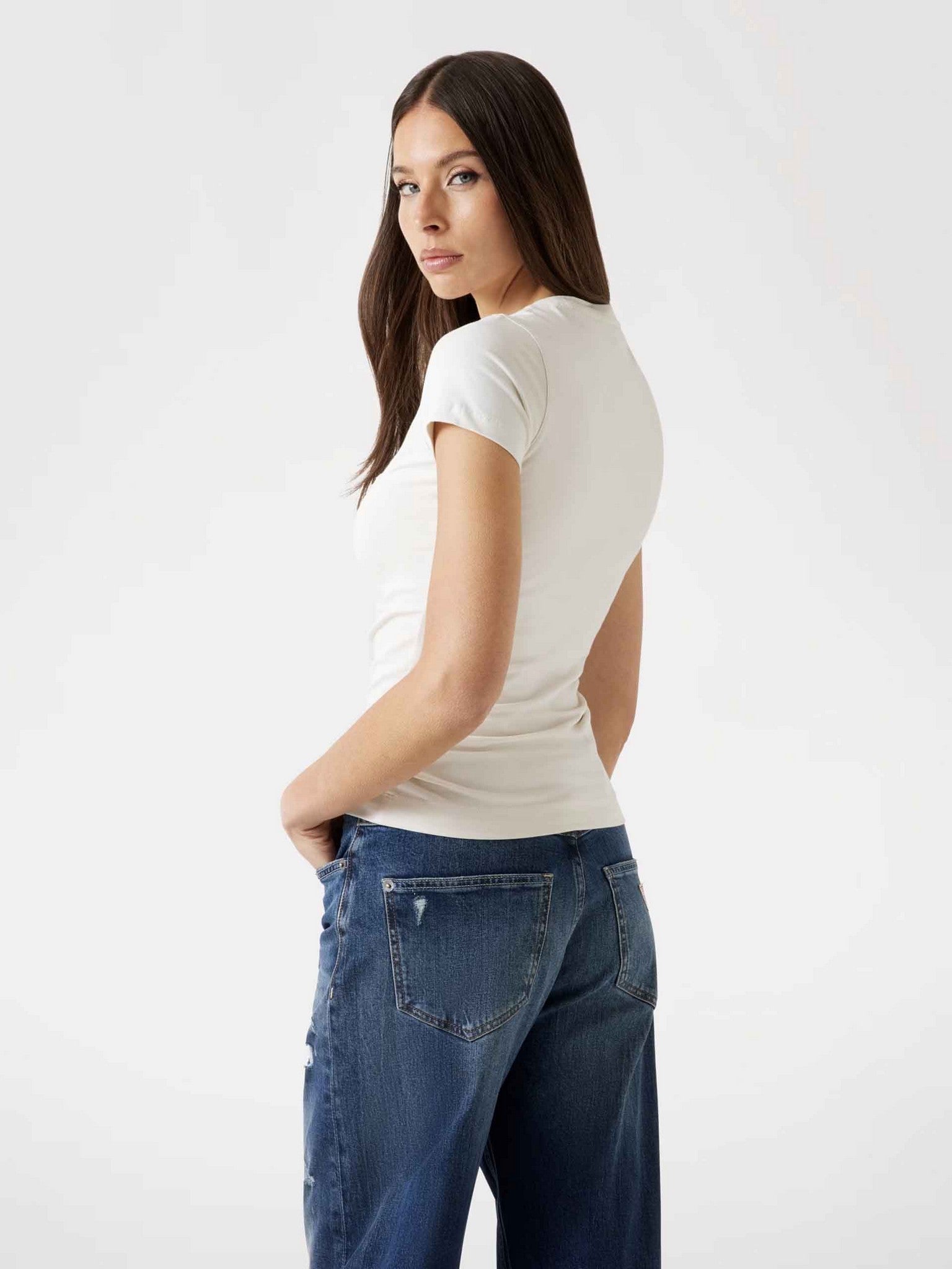 Camiseta bordado logo de Guess