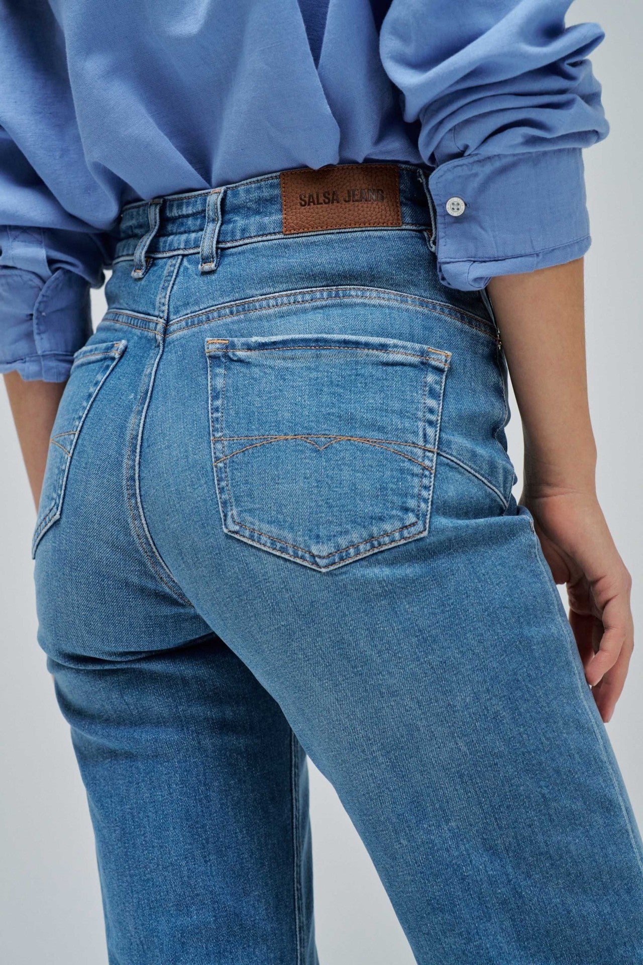 Vaquero recto tiro alto de Salsa