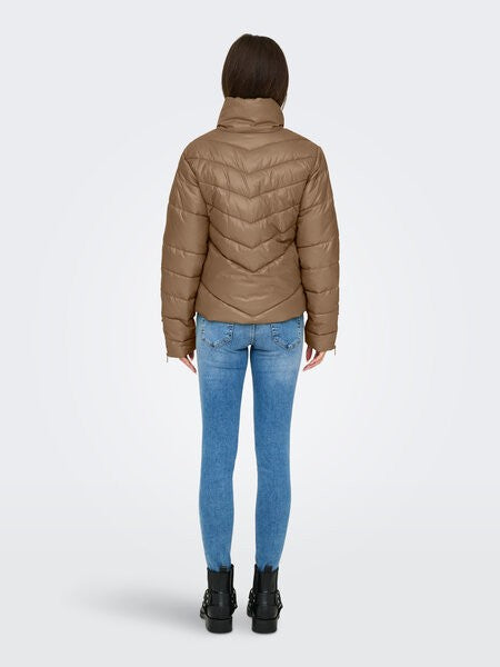 Cazadora acolchada de Jacqueline de Yong