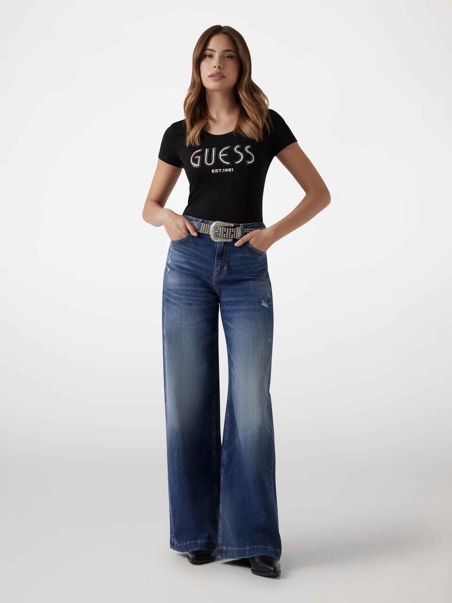Camiseta con pedreria de Guess