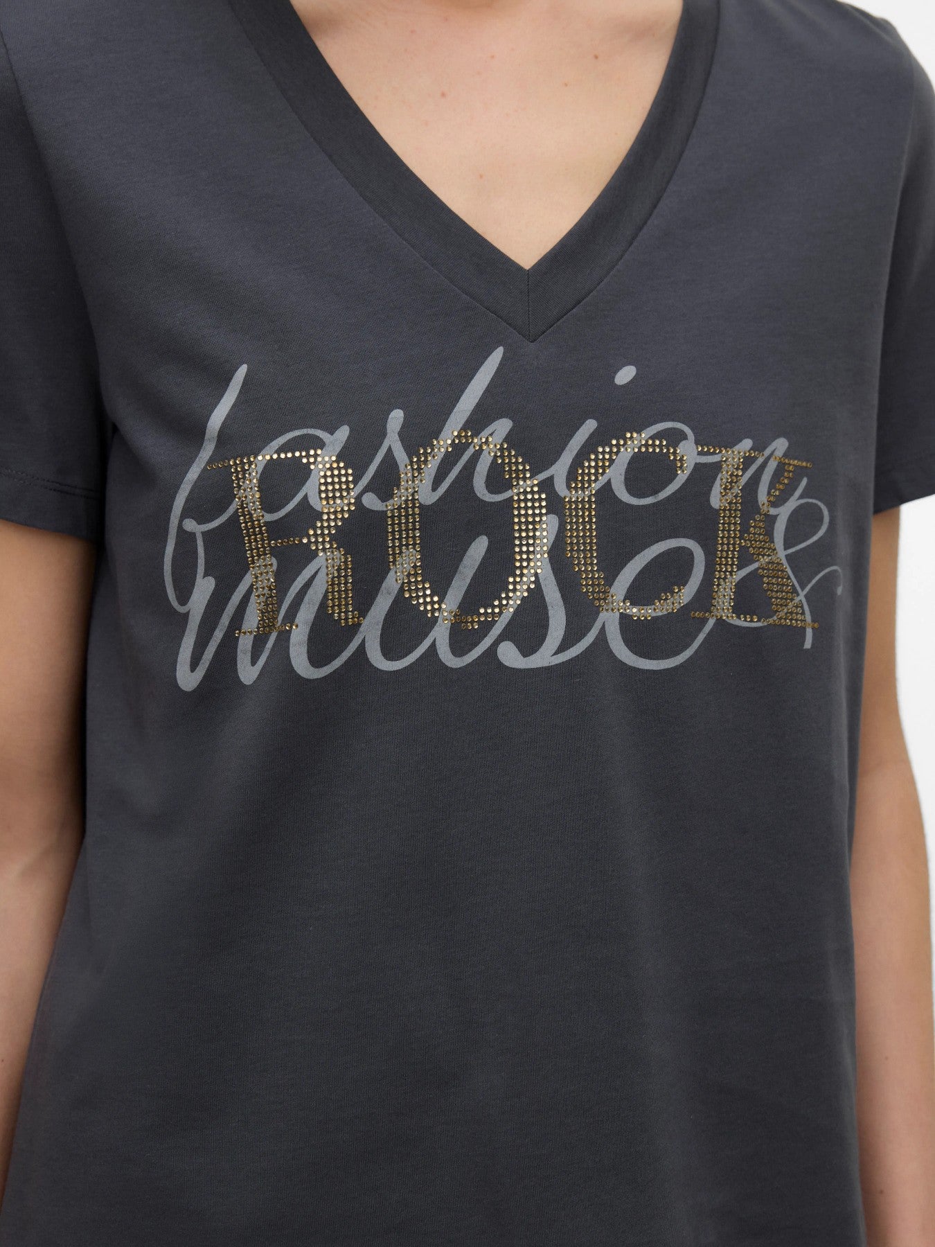 Camiseta cuello pico de Vero moda