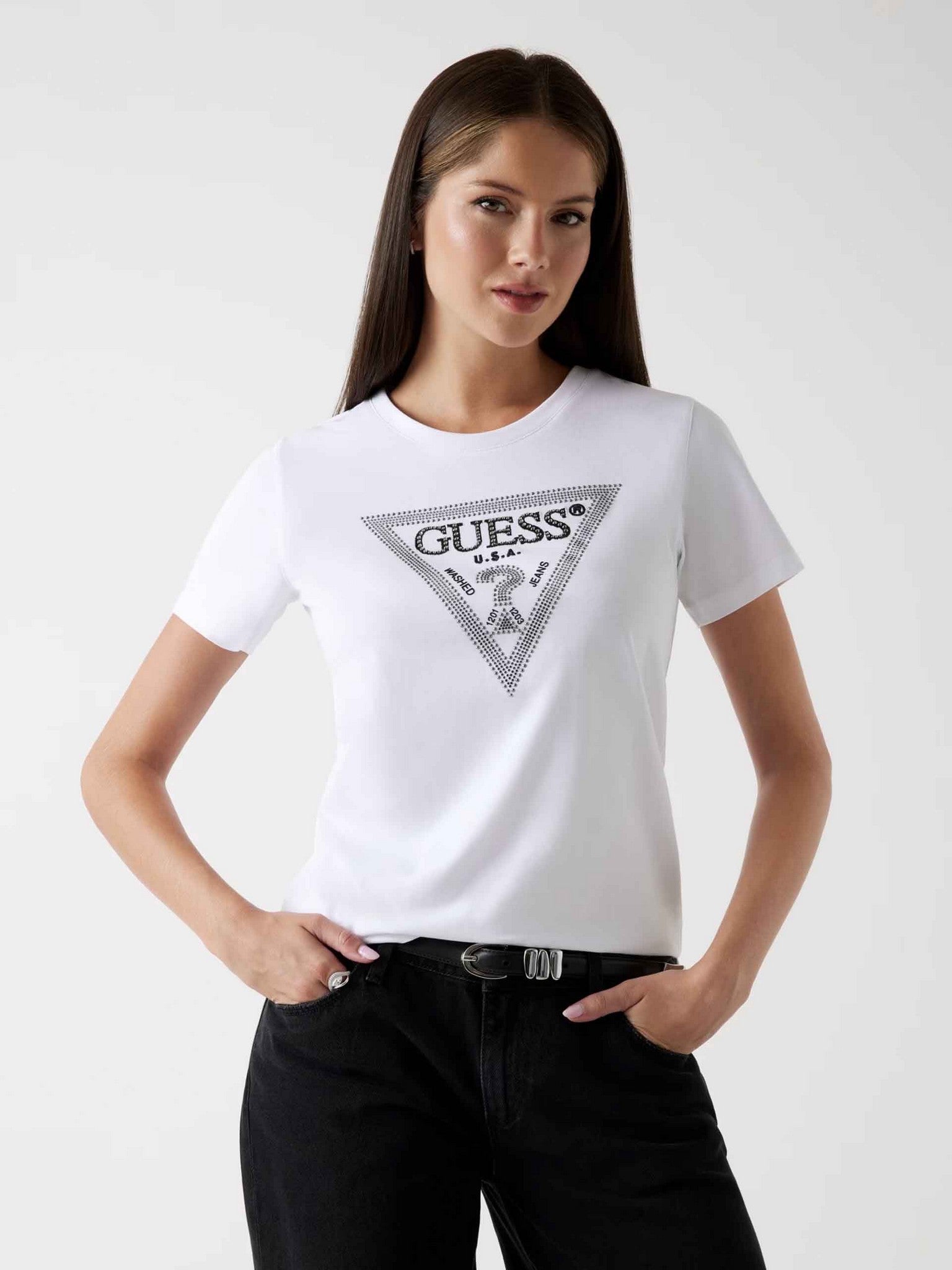 Camiseta con perdreria .de Guess