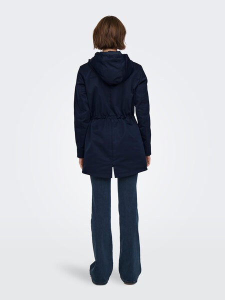 Parka entretiempo con capucha de Only
