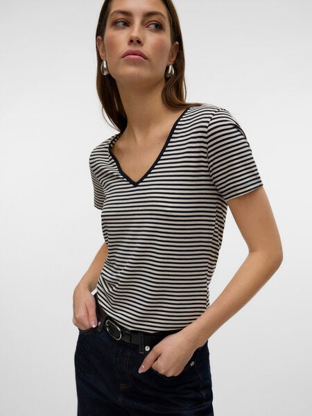 Camiseta cuello pico de Vero Moda