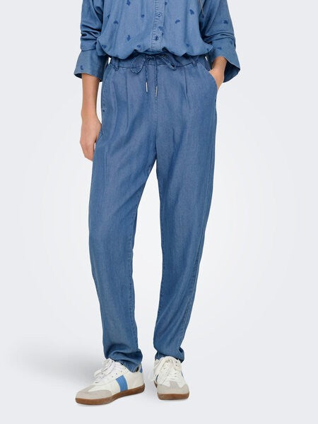 Pantalón jogger estilo vaquero de Only