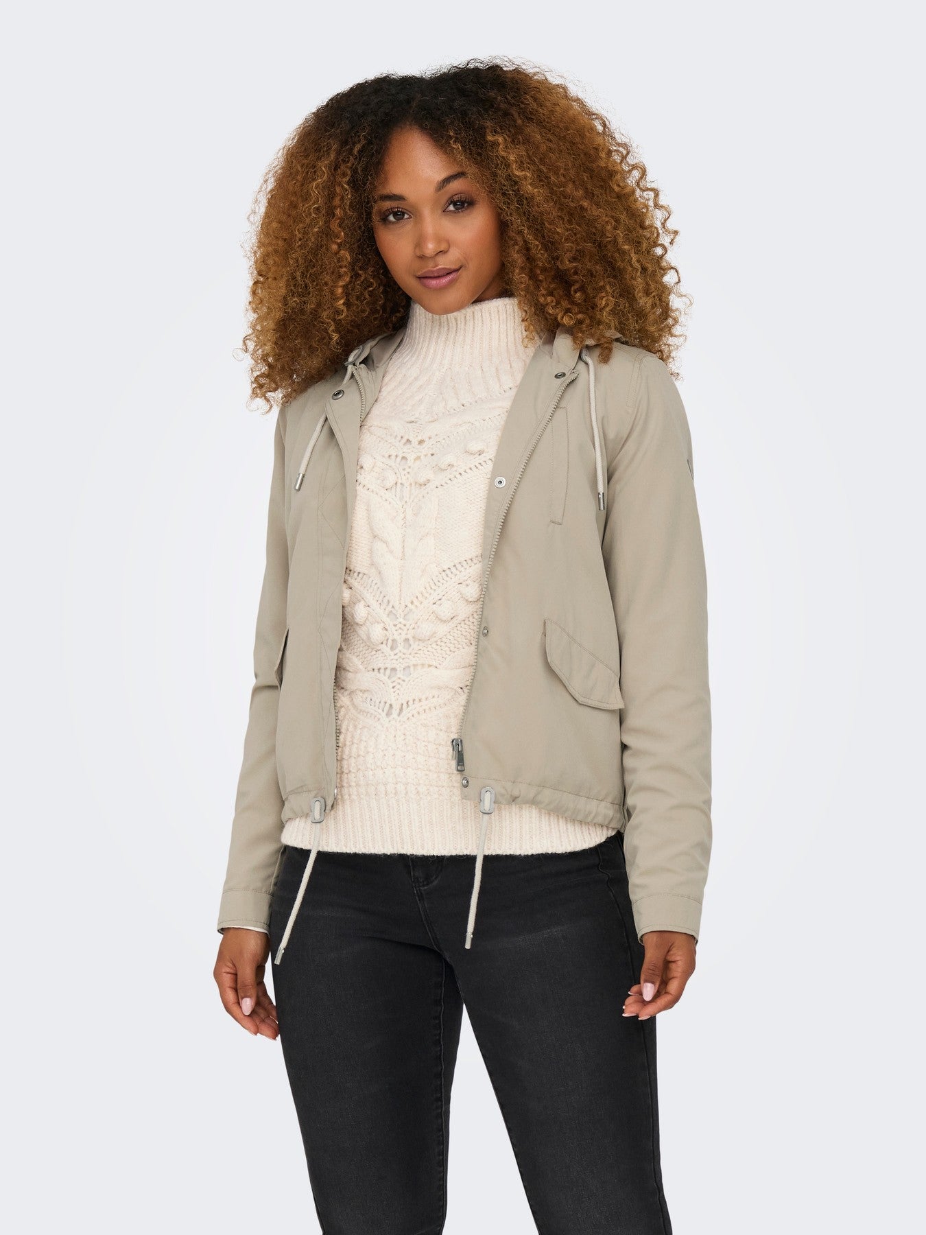 Parka entretiempo con capucha de Only