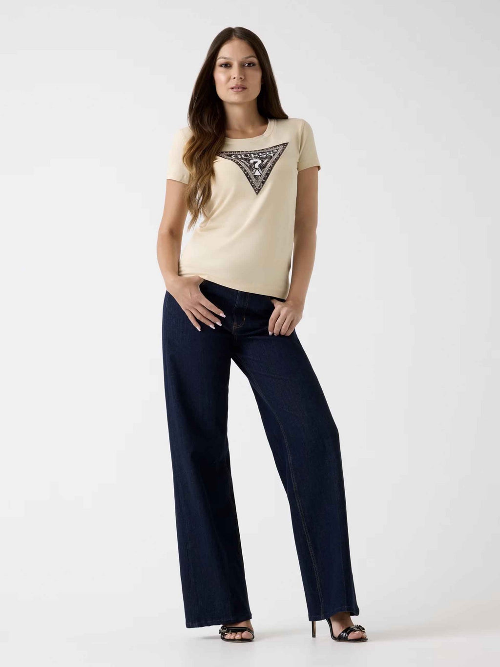 Camiseta con pedreria de Guess