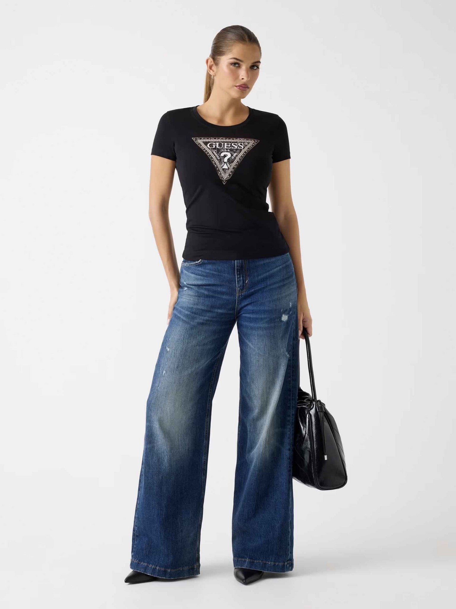 Camiseta con pedreria de Guess